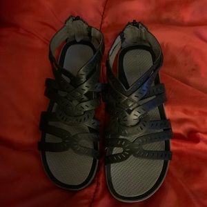 Bare traps sandals Size 8